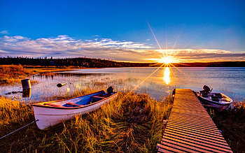 October Sun, wooden, rays, river, boat, sunlight, pier, sunbeams, peaceful, sunrise, beauty, reflection, autumn splendor, boats, autumn, water, sun, fall, landscape, beautiful, grass, lake, sunrays, wood, autumn colors, view, clouds, nature, sky, lovely, splendor HD wallpaper