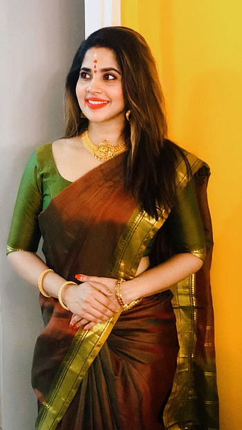 Devika madavan, mallu actress, saree beauty HD phone wallpaper