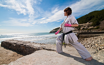 Karate by sea, , Full resolution, Powerful kicks HD wallpaper