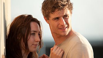 The Host movie, Saoirse Ronan, Sci-fi romance, Human-alien relationship HD wallpaper