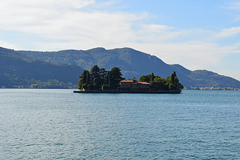 Lake Iseo adventure, Franciacorta region, Italian vineyards, Luxury experience HD wallpaper