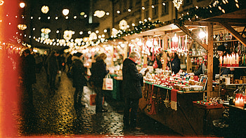 Twinkling Christmas Market —, Christmas Market, Holiday Decorations HD wallpaper