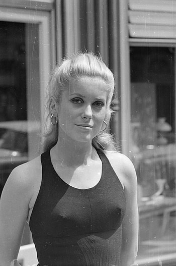 Catherine Deneuve, Elegant HD phone wallpaper