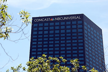 NBCUniversal, Steph Curry's unanimous media inks deal HD wallpaper