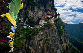 Tiger's Nest Specialist, Bhutan travel experts, Customized itineraries, Authentic experiences HD wallpaper