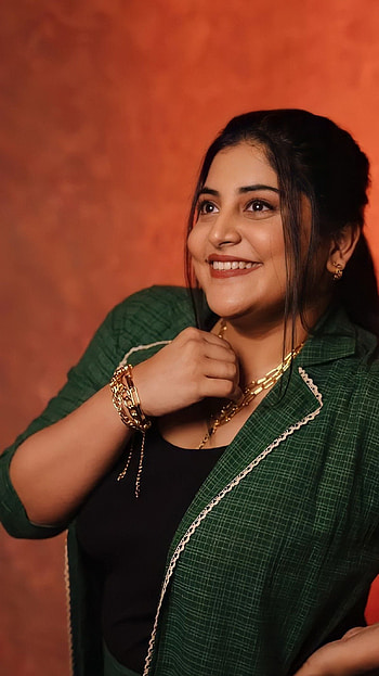 Manjima mohan, multilingual actress HD phone wallpaper