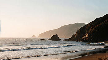 Sunlit Bay Cliffs — Ultra, bay, beach, ocean, cliff, coastline HD wallpaper