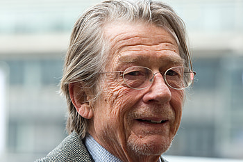 John Hurt, The Elephant Man, Iconic role, Transformative performance HD wallpaper