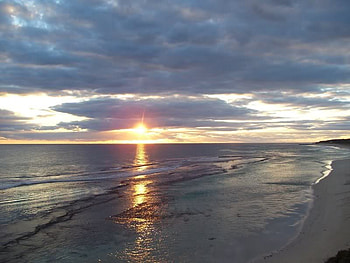 Sunset at sea, sea, graphy, day end, waves, nature, sky, water, sun, sunset HD wallpaper