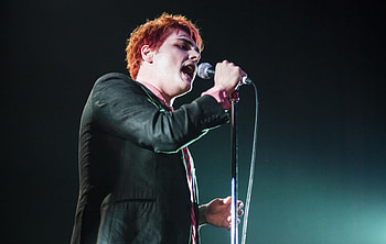 Gerard Way, Rock resurgence, Music comeback, Gerard Way on stage HD wallpaper