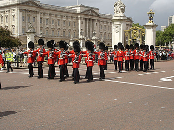 Changing of the guard, Buckingham Palace, London HD wallpaper