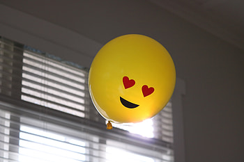 Love, Miscellanea, Miscellaneous, Balloon, Smile, Emoticon, Smiley, Happiness HD wallpaper
