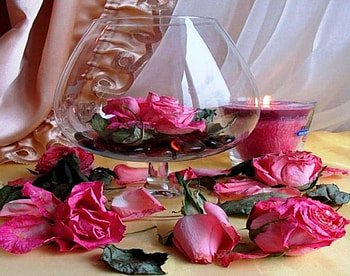 Memories and romantic moments, moments, graphy, roses, feelings, , dry, abstract, candle, petals, glass, nature, flowers, romantic, memories HD wallpaper