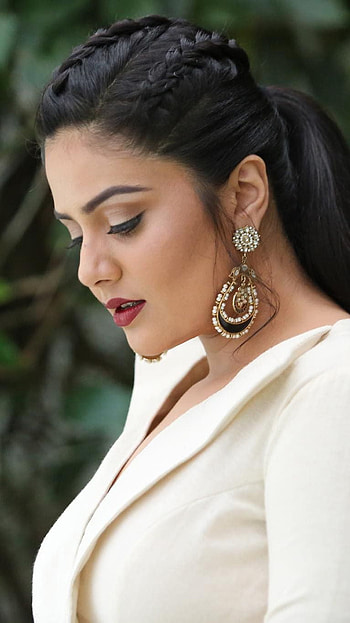 Sreemukhi, telugu actress, model HD phone wallpaper