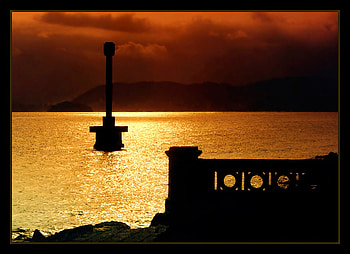 Golden Sunset, gplden, art , beautiful, balustrade, rock, see, red, sky, sunset HD wallpaper