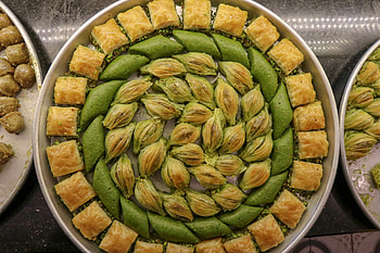 Baklava, Irresistible Turkish dessert, Festive treat, Sweet indulgence HD wallpaper