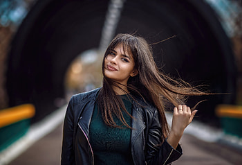 Leather Jacket Girl Smiling , leather, jacket, girls, model HD wallpaper