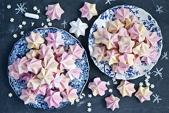 Meringue dessert, Exquisite sweetness, Tempting delicacy, Appetizing treat HD wallpaper