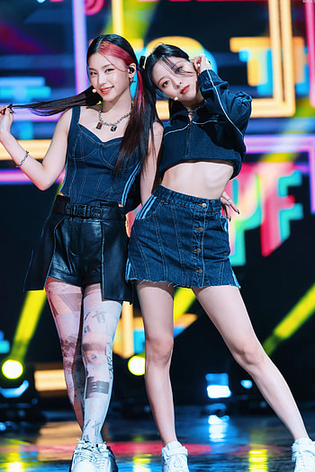 ITZY swipe, Inkigayo stage, October 17, 2021, K-pop comeback HD phone wallpaper