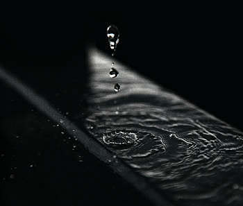 Falling Drops, splash, ripple, dark HD wallpaper