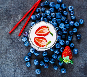 Blueberries, milkshake, strawberry, drink HD wallpaper