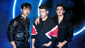 Jonas Brothers live performance, Billboard Music Awards, BBMAs stage, Unforgettable show HD wallpaper