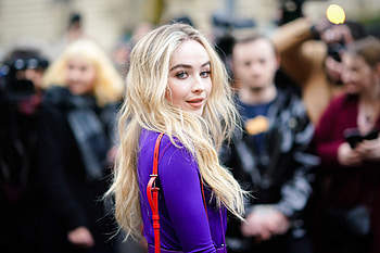 Sabrina Carpenter, blonde, at premier, 2018 HD wallpaper