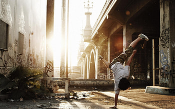 Bboy graffiti , Street dance culture, Visual storytelling, Artistic fusion HD wallpaper