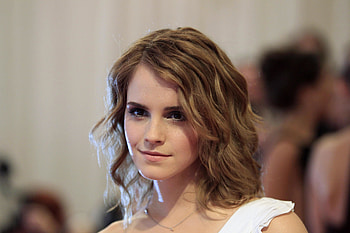 Emma Watson Cute, emma-watson, celebrities, girls, cute, white HD wallpaper