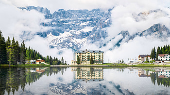 Tranquil Reflections: Mansion by the Lake - Ultra, landscape, mansion, lake, reflection, cloud HD wallpaper