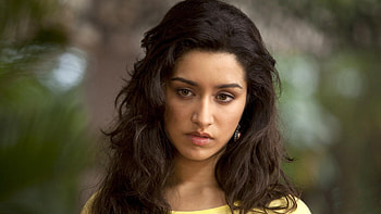 Shraddha Kapoor In Aashiqui 2 Movie, shraddha-kapoor, indian-celebrities, girls, desi-girls, indian-movies HD wallpaper