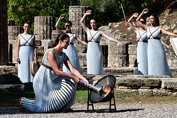 Olympic Flame, Beijing 2022, Winter Olympics, Lit HD wallpaper
