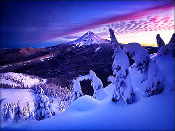 Mountain in winter, blue, winter, frost, hills, peaks, mountain, winter day, snow, sun HD wallpaper