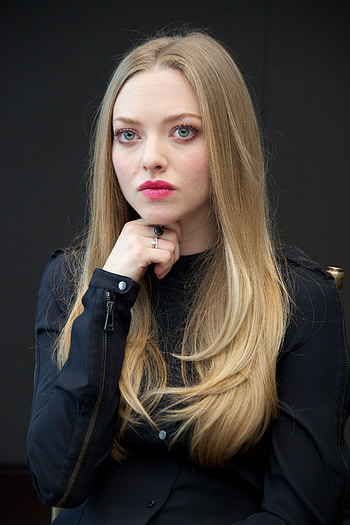 Amanda Seyfried, flash graphy, lip, Hollywood actress HD phone wallpaper