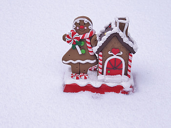 Gingerbread In The Snow, Winter, graphy, Gingerbread, Snow, Nature HD wallpaper