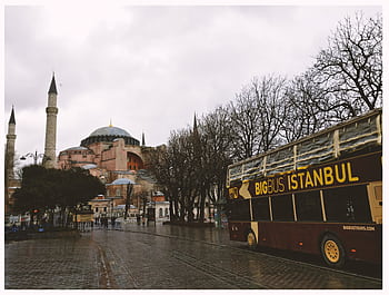 Scenic view of Hagia Sophia and tourist bus in rainy Istanbul street. HD wallpaper