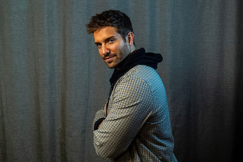 Pablo Alboran, Spanish singer, Emotional lyrics, Heartfelt performances HD wallpaper