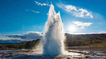Strokkur Geyser in Iceland - Ultra, Iceland HD wallpaper