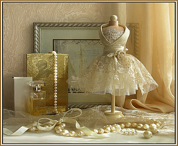 Elegance, frames, lace, jewelry, dress, classy, glass, pearls, perfume, bow, sexy, white, beautiful, bottle, elegant, box, scent, womanly, chic HD wallpaper