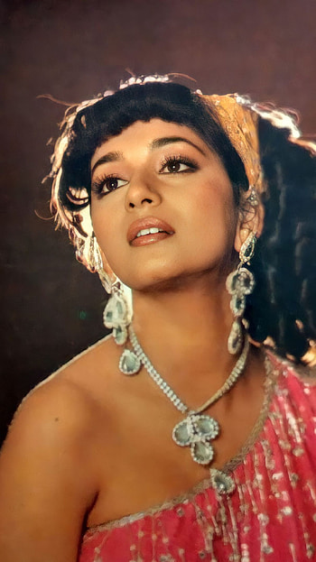 Madhuri Dixit, bollywood actressv, vintage, ek do teen HD phone wallpaper