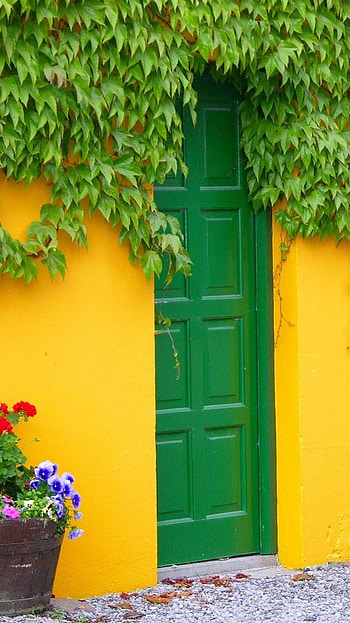 A Yellow, Yellow House HD phone wallpaper