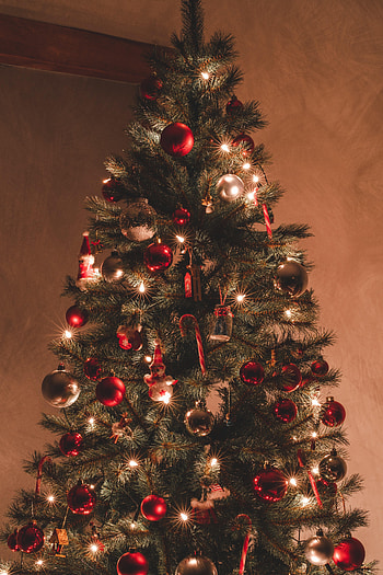 Holidays, New Year, Decorations, Christmas, Holiday, Christmas Tree, Garland, Garlands HD phone wallpaper