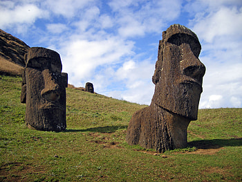 Moai stone guardians, Mythical Rapa Nui, Pacific island wonders, Gemwelsherblog HD wallpaper