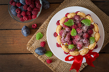 Berry Delight Cake – A Sweet Feast for the Eyes, food, cake HD wallpaper