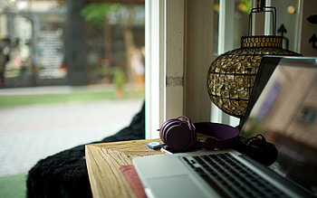Heads, Miscellanea, Miscellaneous, Window, Notebook, Laptop, Modernity, Skype HD wallpaper