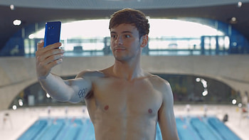 Tom Daley, Sports icon, Banned HTC U11 ad, diving capabilities HD wallpaper