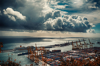 Barcelona Mediterranean Port - Stunning Man-Made Waterfront View, man made, Barcelona, mediterranean, port HD wallpaper