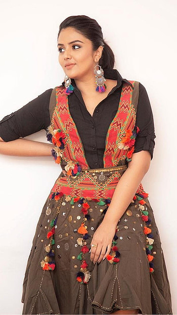 Sreemukhi, telugu actress, model gorgeous HD phone wallpaper