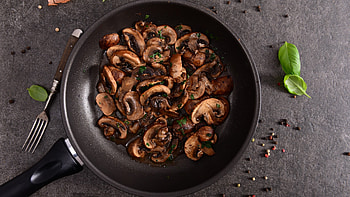 Mushrooms with herb chili sauce, Eat Club's specialty, Fiery and flavorful, Perfect side dish HD wallpaper