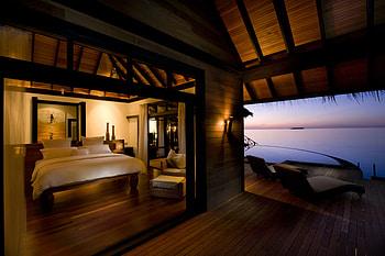 Evening in Luxury Water Villa, island, tropical, dusk, lodge, modern, water, ocean, sunset, sea, bungalow, architecture, luxury, room, bed, exotic, hotel, paradise, suite, desking, villa, lagoon, bedroom, hut, building, view, contemporary, resort, evening HD wallpaper